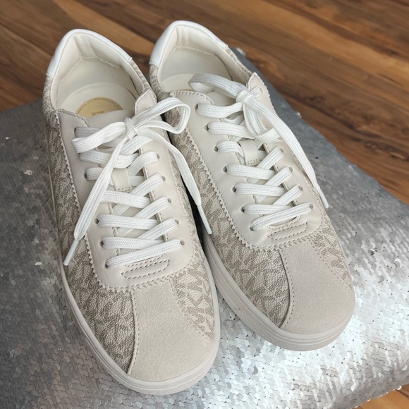 Michael Kors Poppy Color-Block Logo Sneaker size 7.5 - Picture 3 of 7